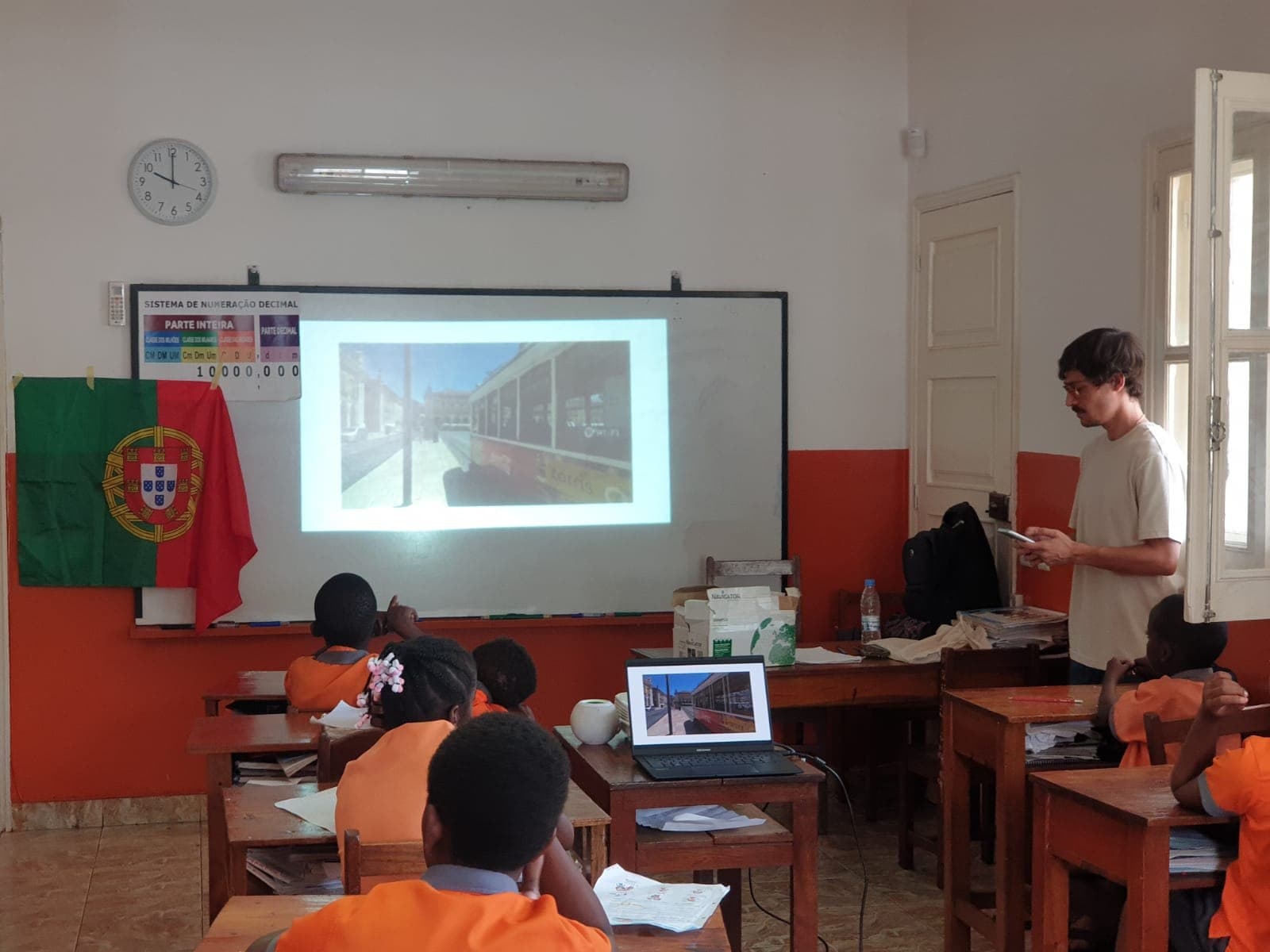 Atividade pedagógica realizada numa sala da EISTP
